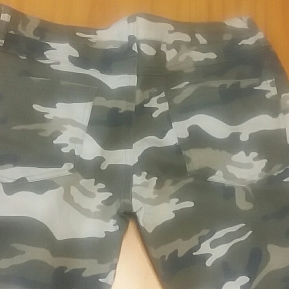 Hybrid & Company Camo Pants Stretchy 5 Pocket Size 11 - Picture 3 of 5